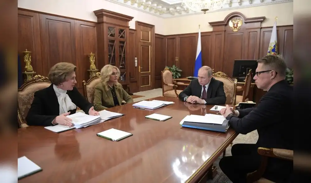 Russian President Vladimir Putin holds a meeting on preventing measures against the spread of novel coronavirus with Anna Popova, the head of Russia's consumer safety watchdog, deputy prime minister Tatyana Golikova, Health Minister Mikhail Murashko, Moscow, January 29, 2020. (Photo by Alexei Druzhinin / SPUTNIK / AFP) Russian President Vladimir Putin holds a meeting on preventing measures against the spread of novel coronavirus with Anna Popova, the head of Russia's consumer safety watchdog, deputy prime minister Tatyana Golikova, Health Minister Mikhail Murashko, Moscow, January 29, 2020. (Photo by Alexei Druzhinin / SPUTNIK / AFP)