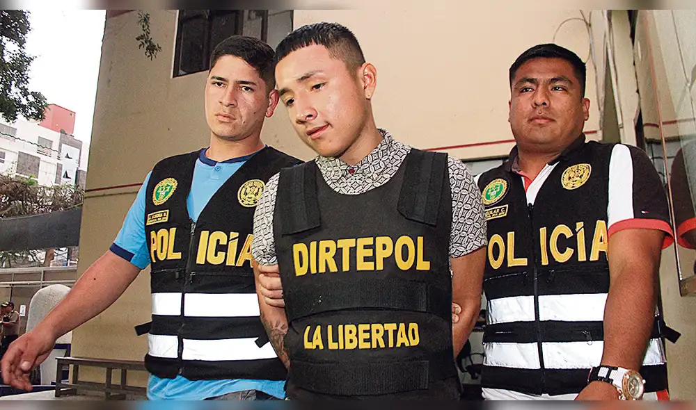 Impasible. “Edú” lució desafiante al ser presentado por la PNP.