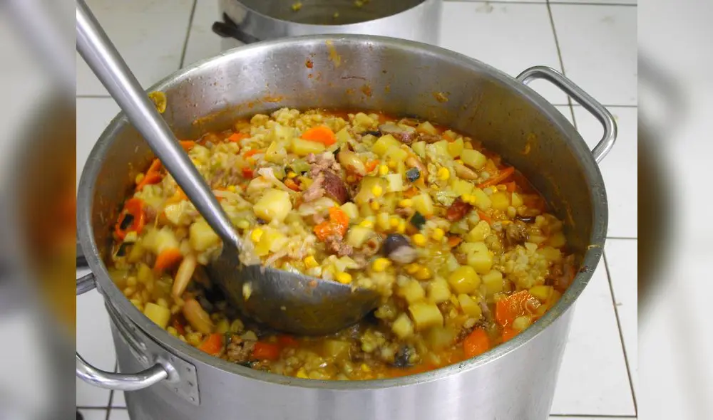 Pasajeros varados realizan olla común en Chala. Foto: referencial.