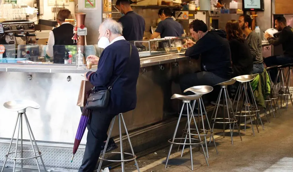 Otros negocios como los gimnasios verán reducido su aforo al 50%, también los cines y teatros se quedarán con la mitad de las butacas. Foto: EFE Otros negocios como los gimnasios verán reducido su aforo al 50%, también los cines y teatros se quedarán con la mitad de las butacas. Foto: EFE