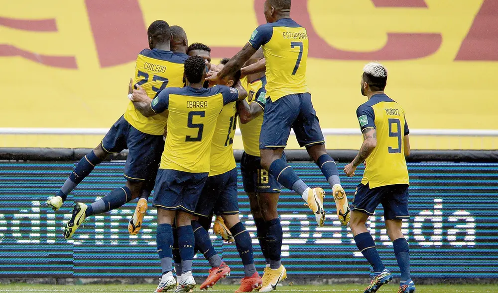 ecuador a celebrar. Ecuatorianos y su festejo tras la goleada. Foto: EFE