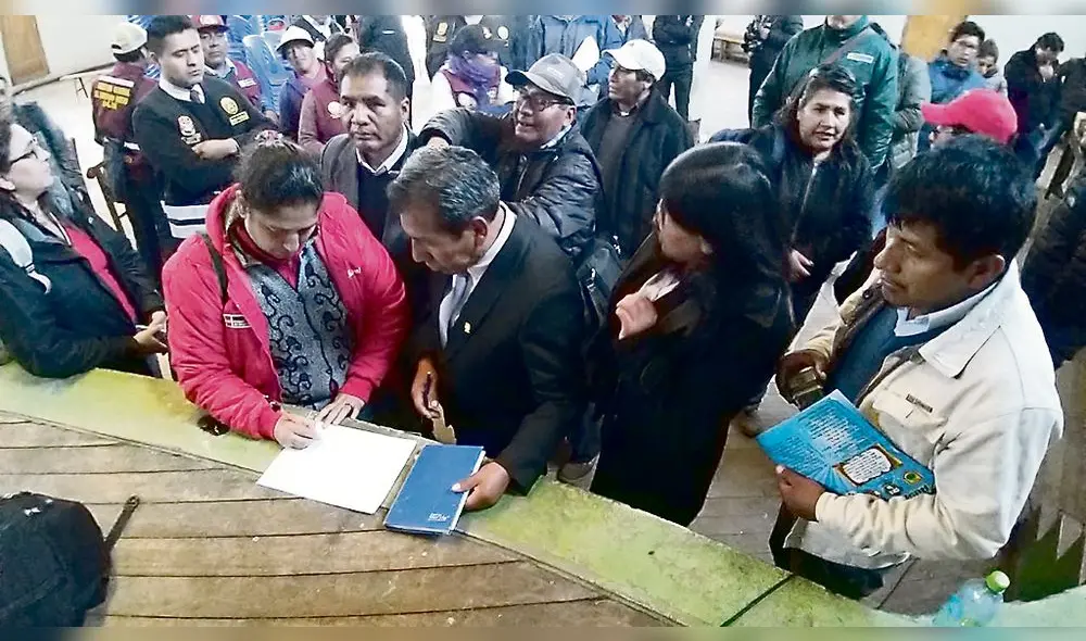 Reunión. Ministra se reunión con pobladores de Melgar.