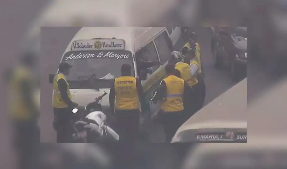 Transportistas amenazaron a fiscalizadores porque les incautaron su vehículo. Créditos: Captura. Transportistas amenazaron a fiscalizadores porque les incautaron su vehículo. Créditos: Captura.