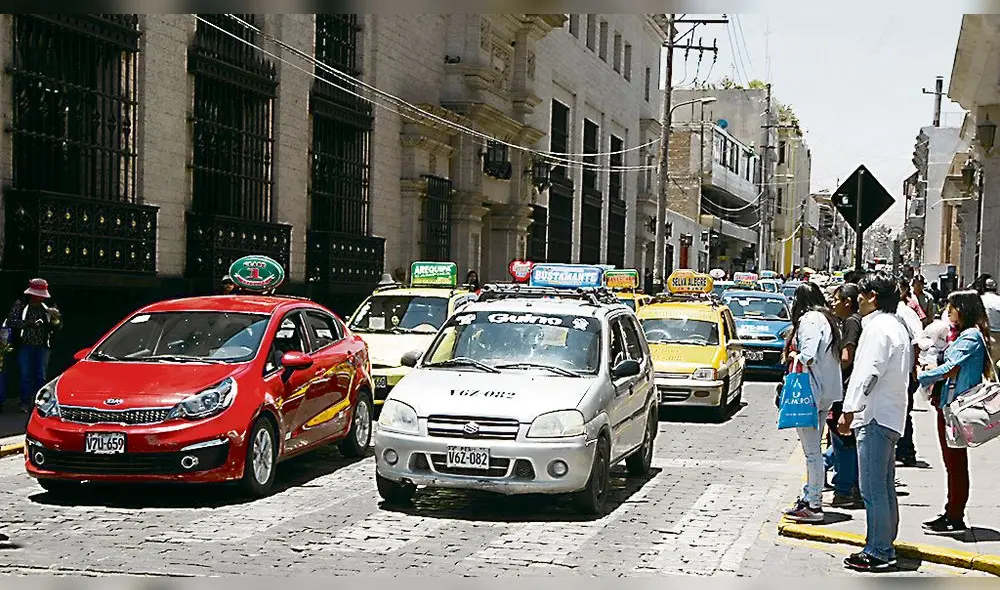 ¿más caos? Municipalidad dará 45 días a taxistas para que puedan inscribirse. Calculan que serán 5 000 los beneficiados. ¿más caos? Municipalidad dará 45 días a taxistas para que puedan inscribirse. Calculan que serán 5 000 los beneficiados.