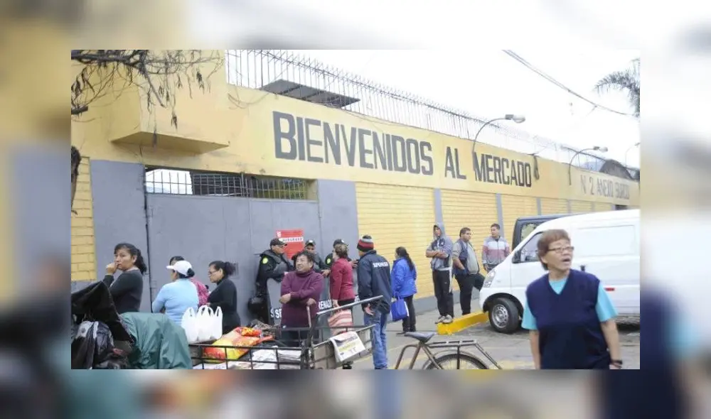 Surco privatiza el mercado Jorge Chávez a 50 años de su creación