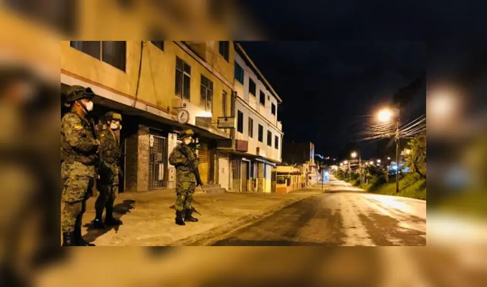 Quienes no cumplan con el toque de queda serán detenidos y multados "por antagonismo social", dice la imagen. Quienes no cumplan con el toque de queda serán detenidos y multados "por antagonismo social", dice la imagen.