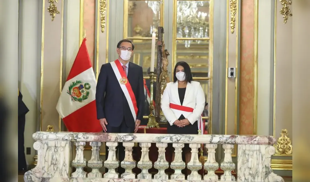 Vizcarra tomó juramento al nuevo gabinete ministerial. Vizcarra tomó juramento al nuevo gabinete ministerial.