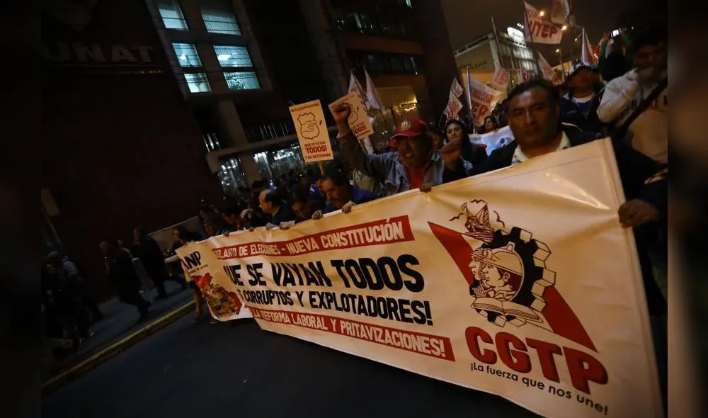 “¡Que se vayan todos!”: las mejores postales de la marcha a favor del adelanto de elecciones “¡Que se vayan todos!”: las mejores postales de la marcha a favor del adelanto de elecciones