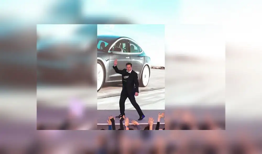 Elon Musk realiza atrevido baile para celebrar logro en evento [VIDEO]