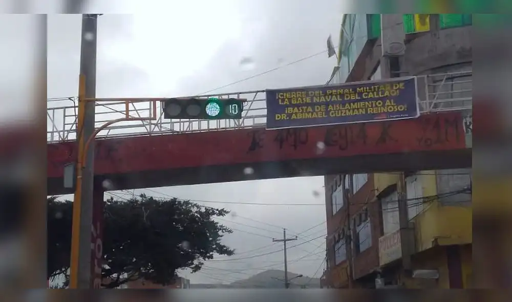 Seguidores de Abimael Guzmán colgaron pancarta en puente de Puno Seguidores de Abimael Guzmán colgaron pancarta en puente de Puno