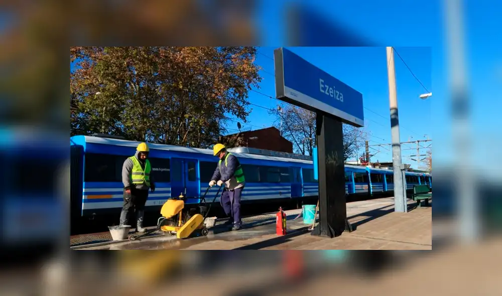 Hombre muere aplastado por tren tras ser empujado por policía Hombre muere aplastado por tren tras ser empujado por policía