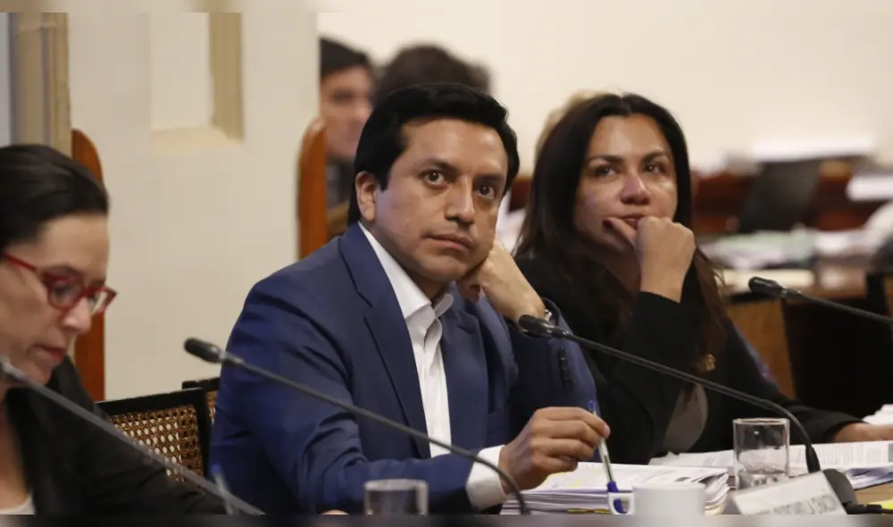 Secretario de PpK defendió permanencia de Gilbert Violeta como vocero Secretario de PpK defendió permanencia de Gilbert Violeta como vocero