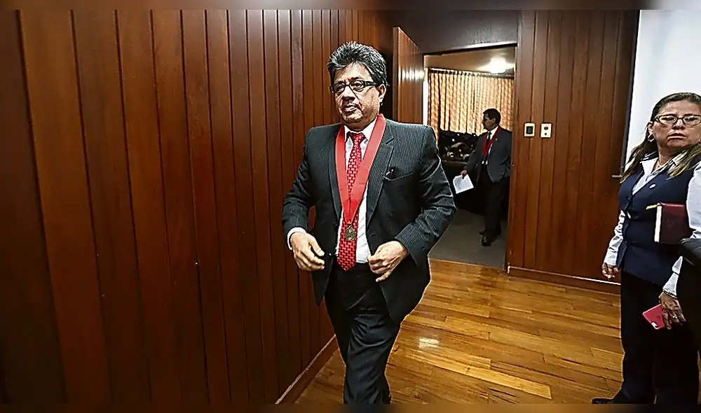 CARLO MAGNO - PRESIDENTE DE LA CORTE DE AREQUIPA EN CONFERENCIA DE PRENSA DANDO A CONOCER LA CORRUPCION OCURRIDIDA ESTE MISMO DIA CARLO MAGNO - PRESIDENTE DE LA CORTE DE AREQUIPA EN CONFERENCIA DE PRENSA DANDO A CONOCER LA CORRUPCION OCURRIDIDA ESTE MISMO DIA