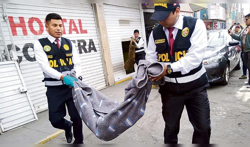 Dolor. Los dos hermanitos fueron llevados hacia la morgue.