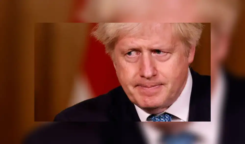 El primer ministro británico, Boris Johnson, se marcha después de asistir a una conferencia de prensa virtual. Foto: AFP