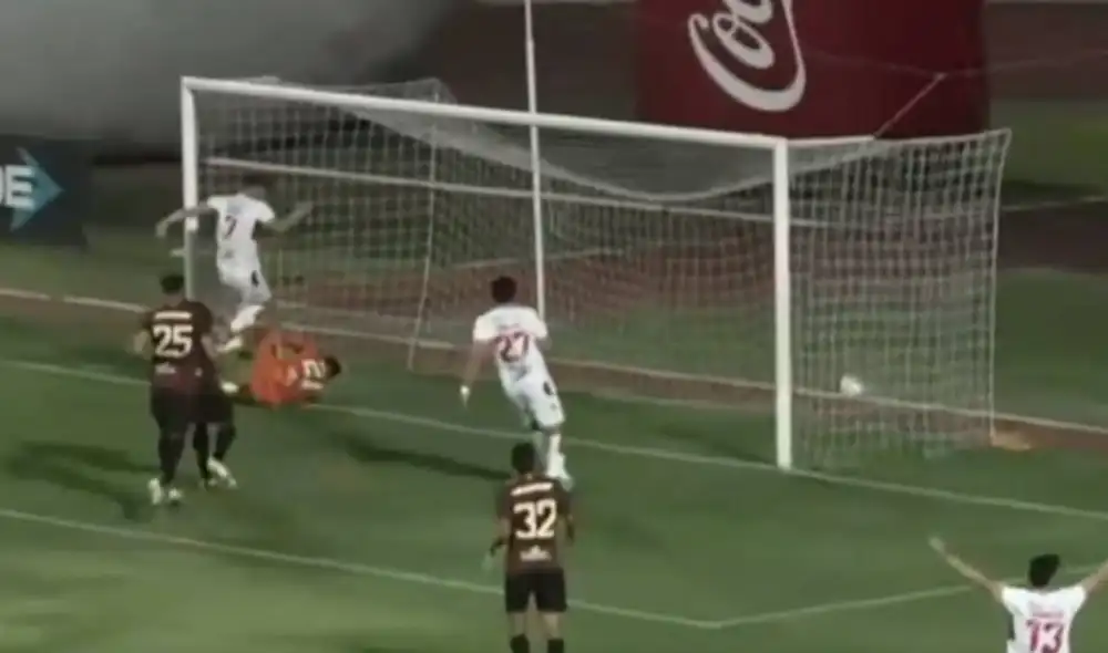 Felipe Fritz venció a Diego Romero con un potente cabezazo. Foto: captura/Youtube Felipe Fritz venció a Diego Romero con un potente cabezazo. Foto: captura/Youtube