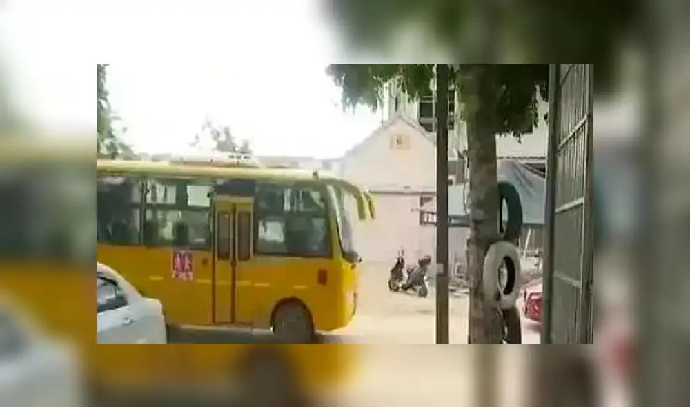 Niño muere tras ser olvidado durante 5 horas en un bus escolar