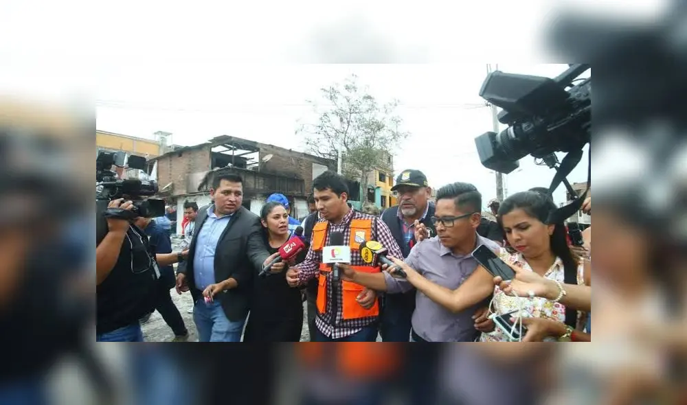 Incluyen en investigación por tragedia en VES a Osinergmin, al alcalde de Lima y al burgomaestre de Villa El Salvador Incluyen en investigación por tragedia en VES a Osinergmin, al alcalde de Lima y al burgomaestre de Villa El Salvador