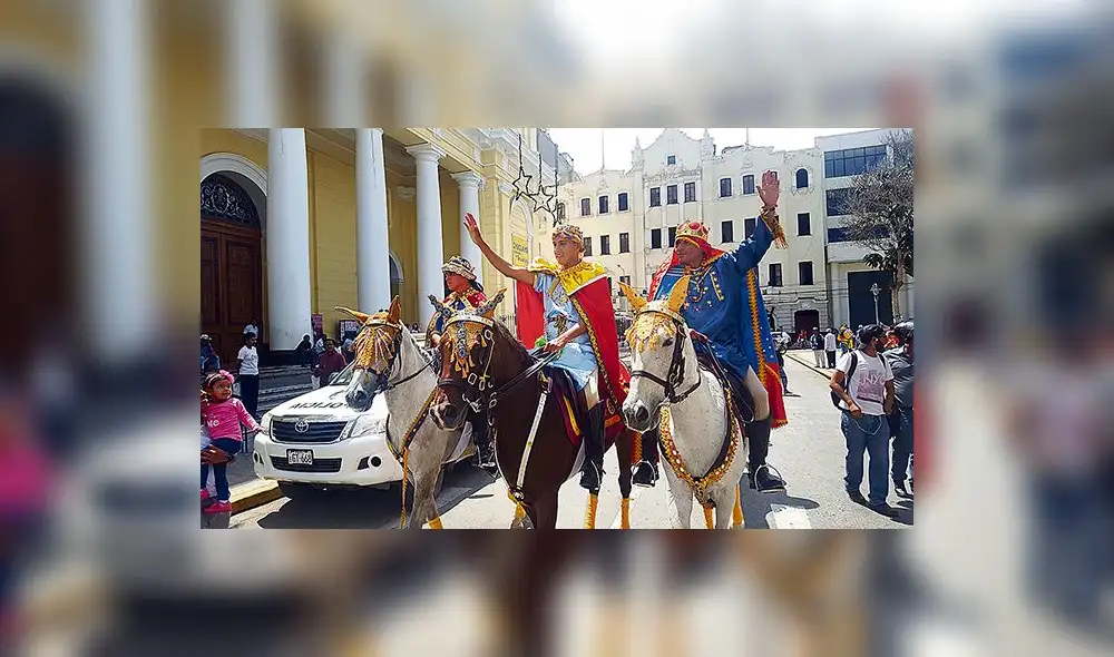 Los Tres Reyes Magos de la PNP recorrieron calles de Chiclayo llevando mensaje de paz