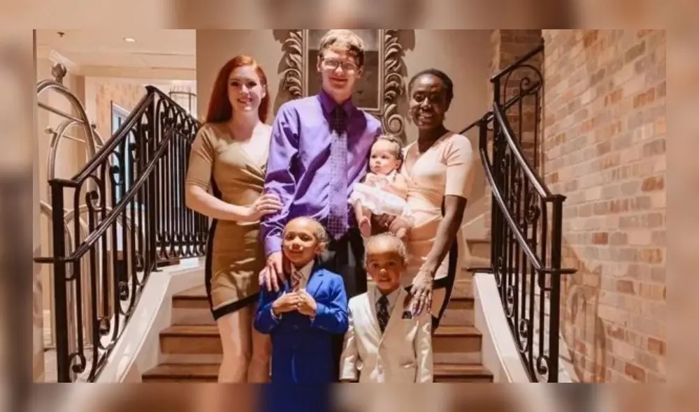 Este matrimonio de tres quiere tener más hijos y aseguran que el poliamor es la mejor opción. Foto: Difusión.