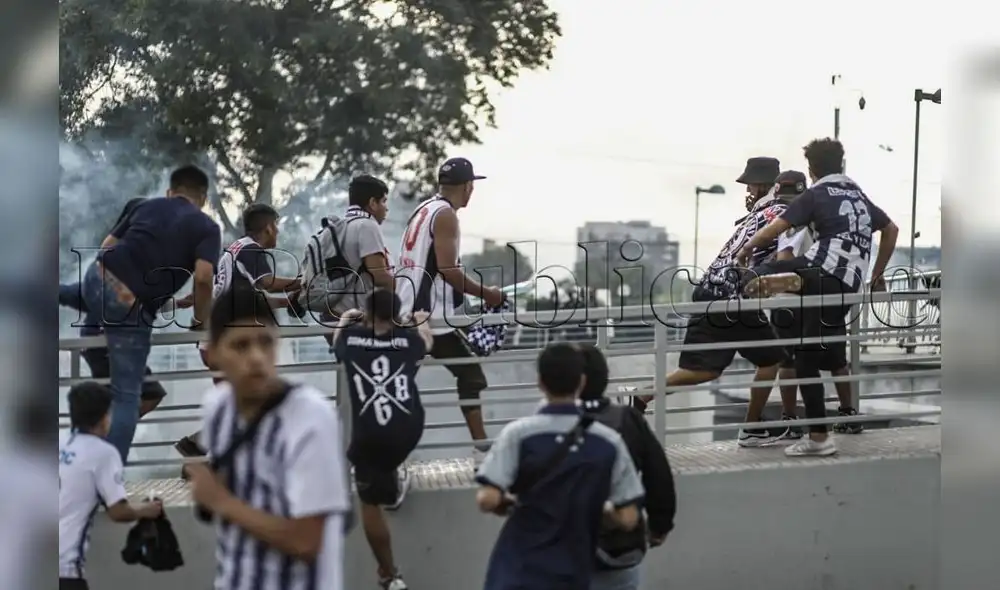 Reportaron disturbios en exteriores del Estadio Nacional. Foto: La República