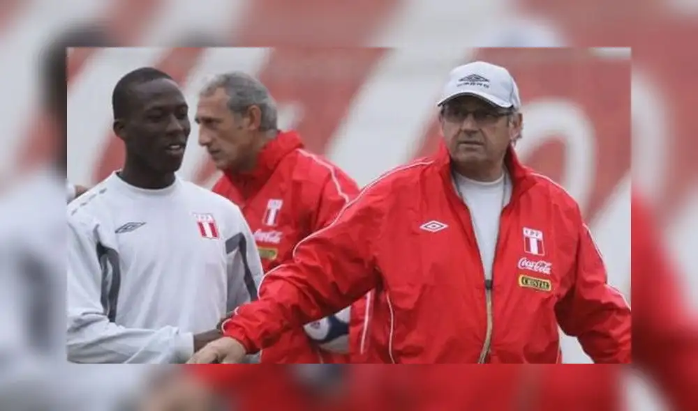 Advíncula debutó con Perú en un amistoso jugado en septiembre del 2010.