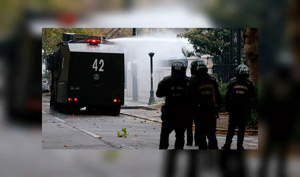Escuela denuncia a institución policial por lanzar chorros de agua a niños