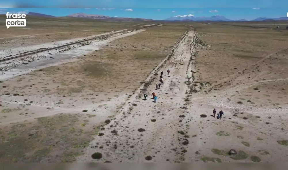 arias familias iniciaron un viaje a pie para retornar a las regiones de Cusco, Puno y Apurímac. Foto: Video Frase Corta. arias familias iniciaron un viaje a pie para retornar a las regiones de Cusco, Puno y Apurímac. Foto: Video Frase Corta.