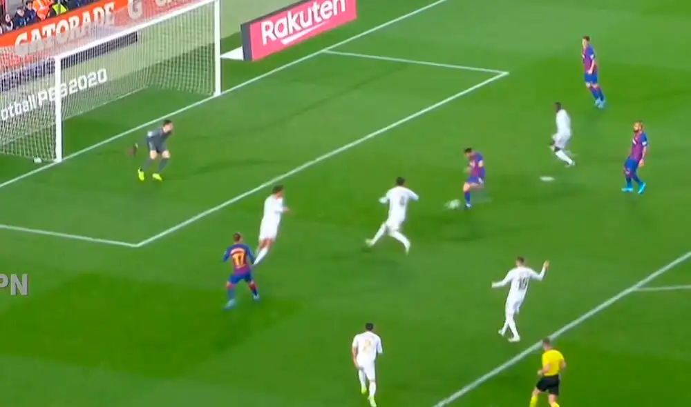 Lionel Messi tuvo la ocasión más clara del FC Barcelona para abrir el marcador ante el Real Madrid. | Foto: ESPN 2