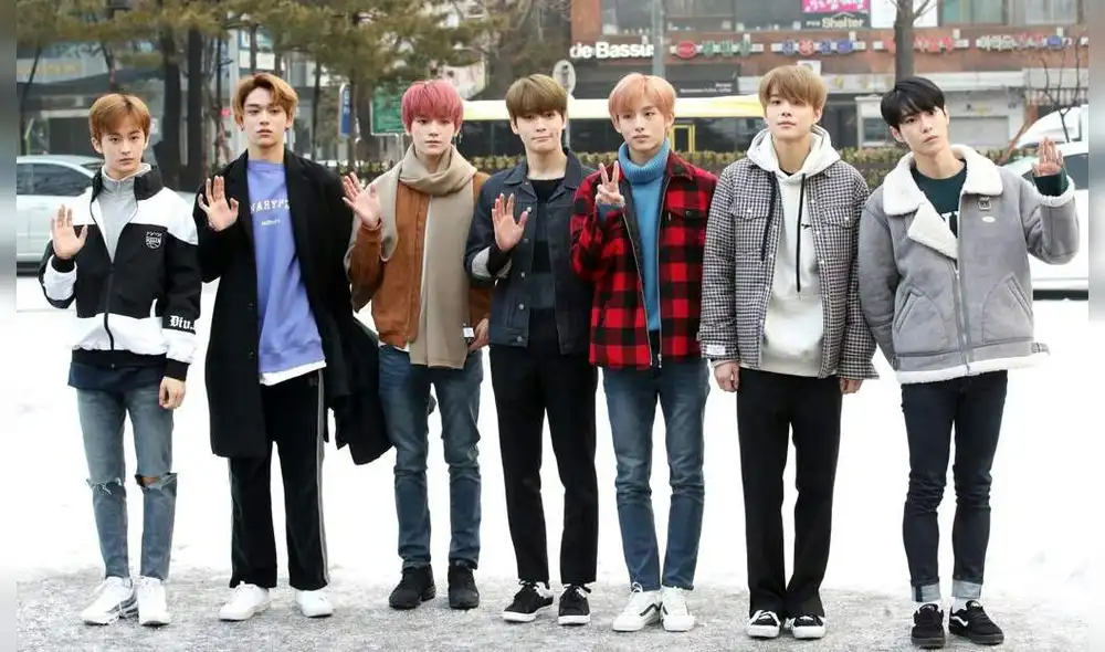 Jungwoo (sexto en la imagen) junto a sus compañeros de NCT U, subunidad en la que debutó oficialmente como integrante del grupo global de SM.