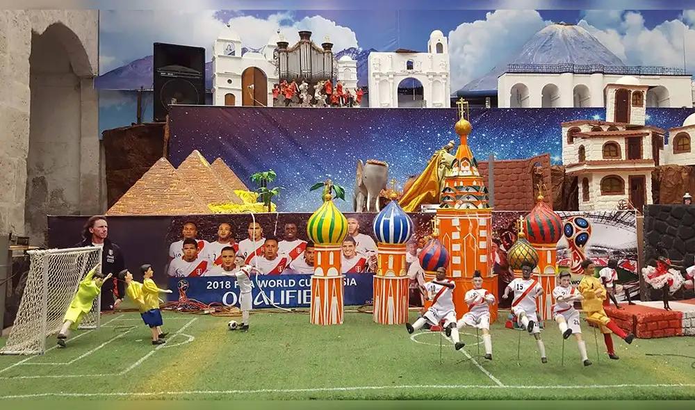 Policía rinde homenaje a la selección peruana en nacimiento navideño [VIDEO]