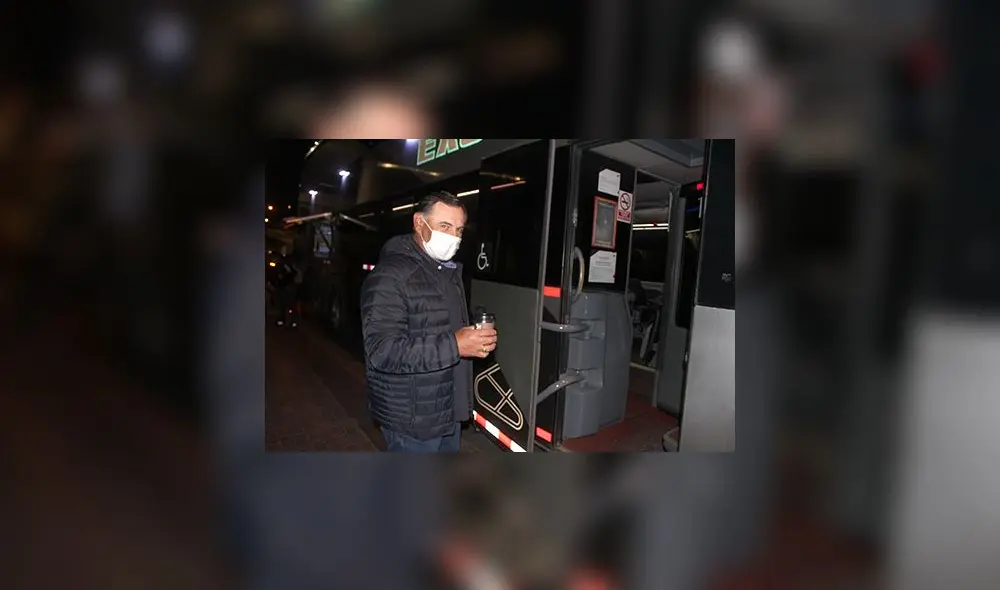 Carlos Bustos se subió al bus la madrugada de ayer