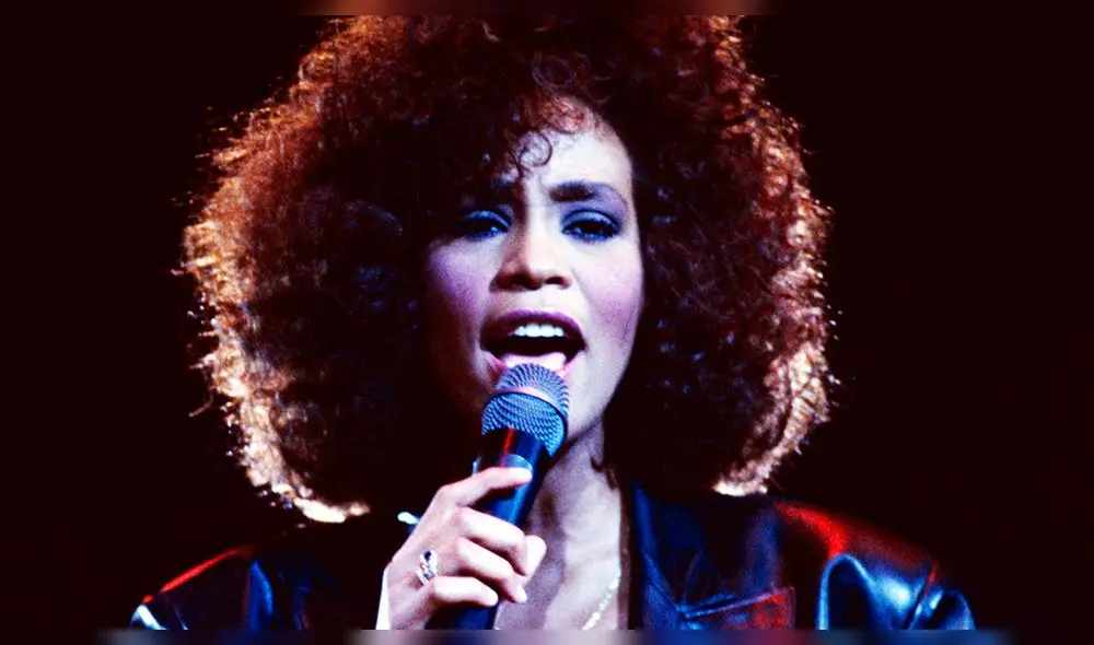 Amiga de Whitney Houston publicará libro confesando romance con la cantante