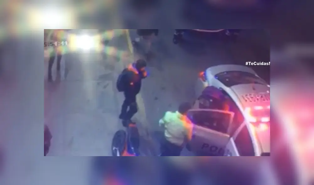 Joven herido de bala fue llevado en un patrullero hacia el Hospital Dos de Mayo. (Foto: Captura de video / 24 Horas)