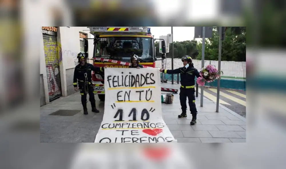 A través de YouTube se hizo viral el momento en que un bombero le lleva una enorme sorpresa a su abuela.