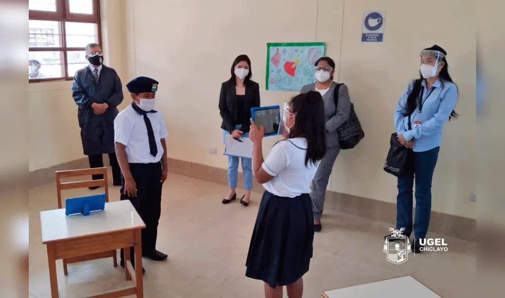 Ángel Salazar señaló que se necesita 36 mil tablets para escolarese. Foto: Ministerio de Educación.