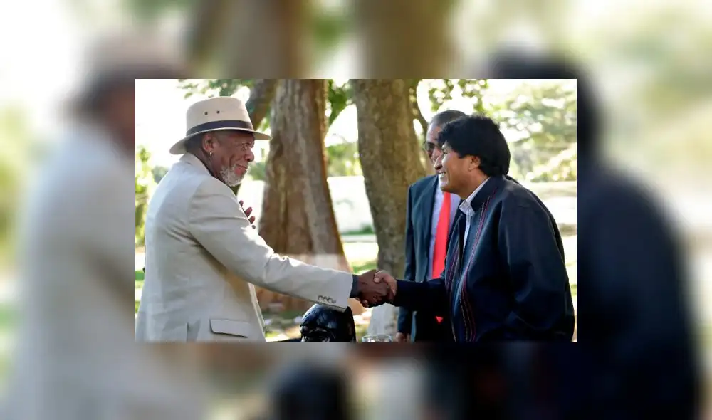 Twitter: Evo Morales brinda entrevista a Morgan Freeman y le regala ‘El libro del mar’