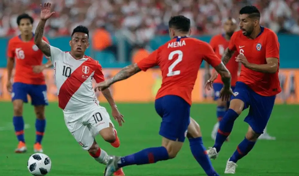 Chile vs. Perú se enfrentan HOY EN VIVO y EN DIRECTO por semifinales de la Copa América 2019. | Foto: EFE / AFP