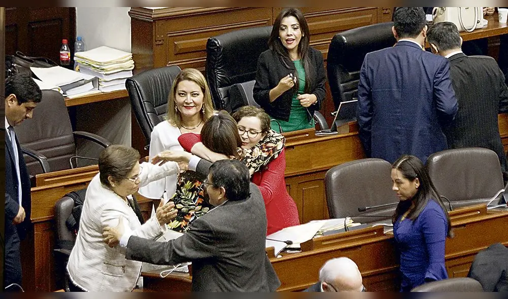 Aprueban informe final de comisión Lava Jato que excluye a Keiko y Alan Aprueban informe final de comisión Lava Jato que excluye a Keiko y Alan