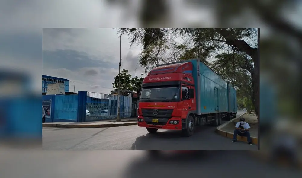 Durante su visita a Piura, el gerente del Seguro Social entregó 20 toneladas de equipos de protección para el personal de salud, medicamentos e insumos para la atención de casos de COVID-19 en la Red Asistencial Piura. (Foto: EsSalud) Durante su visita a Piura, el gerente del Seguro Social entregó 20 toneladas de equipos de protección para el personal de salud, medicamentos e insumos para la atención de casos de COVID-19 en la Red Asistencial Piura. (Foto: EsSalud)