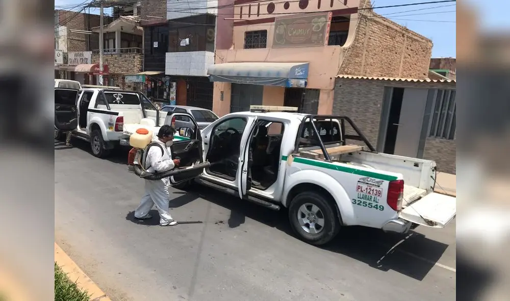 Desinfectan patrulleros