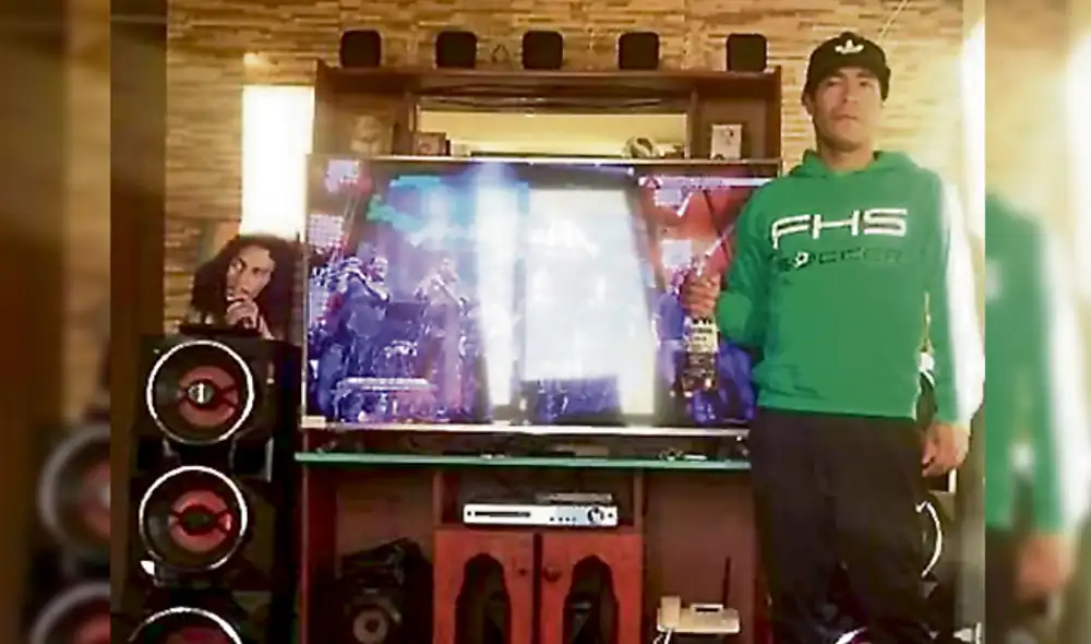 El peruano Renzo José Barboza Herrera murió en medio de un incendio en un local comercial que estaba siendo saqueado en Santiago.