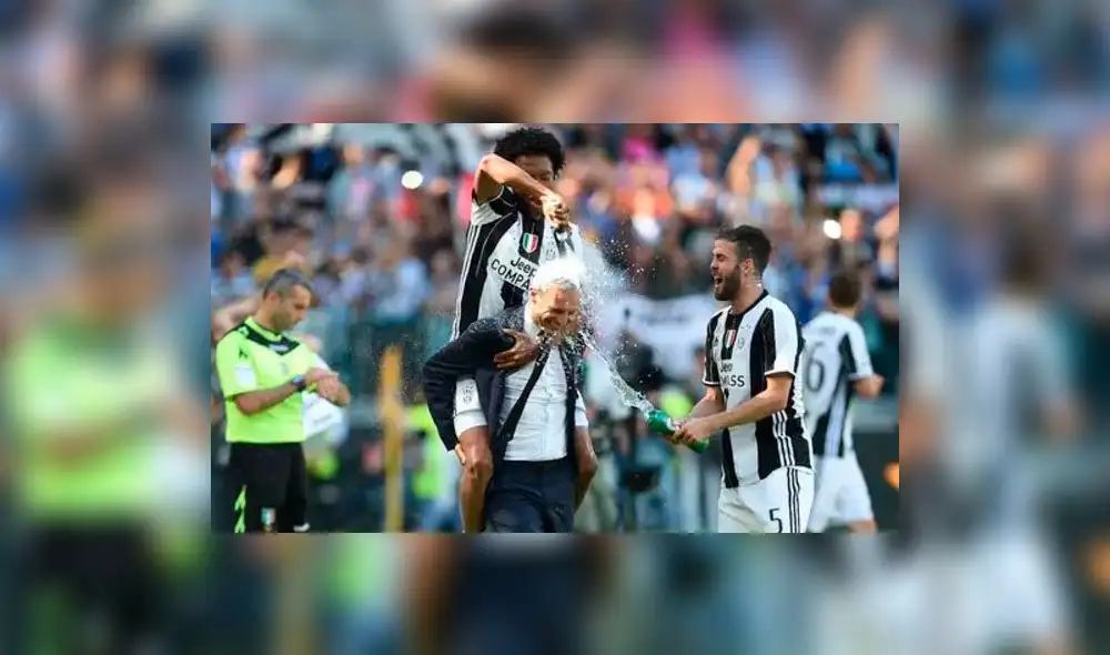 YouTube: El efusivo festejo de Juan Guillermo Cuadrado con el entrenador de la Juventus 