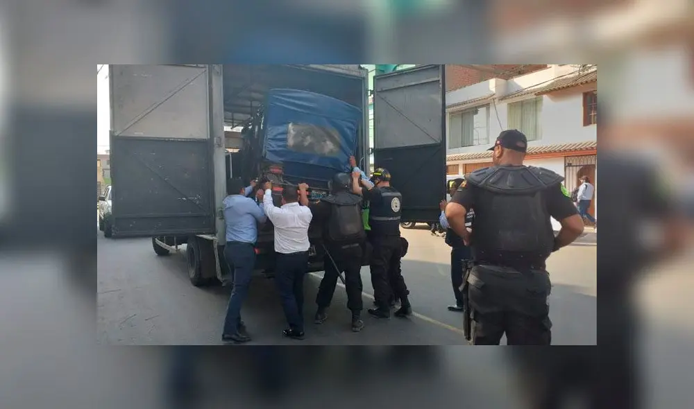 Según la subgerente de Fiscalización de Surco, los extranjeros los esperaron en grupo para agredirlos luego que se dieran cuenta que llevaban a cabo el operativo. (Foto: Municipalidad de Surco) Según la subgerente de Fiscalización de Surco, los extranjeros los esperaron en grupo para agredirlos luego que se dieran cuenta que llevaban a cabo el operativo. (Foto: Municipalidad de Surco)