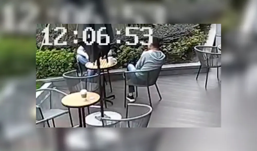 Las rápidas reacciones que tuvieron los jóvenes evitó que ocurriera un trágico accidente. Foto: captura. Las rápidas reacciones que tuvieron los jóvenes evitó que ocurriera un trágico accidente. Foto: captura.