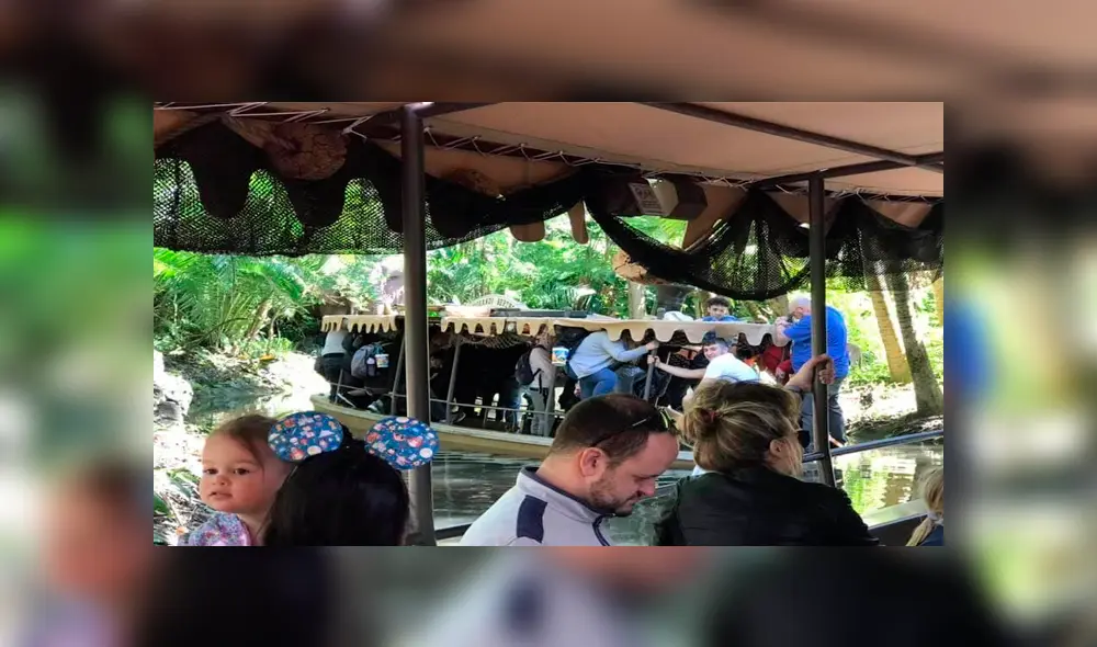 Disney: juego mecánico sufre avería durante recorrido con niños [VIDEO]