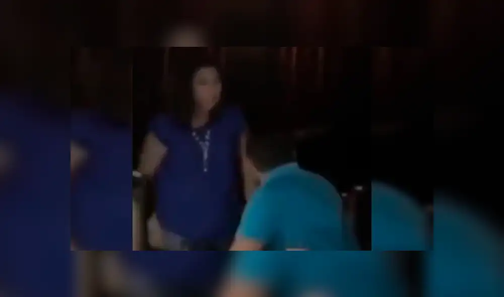 Vía Facebook: así reaccionó una mujer al percatarse que su esposo se durmió en el cine [VIDEO]