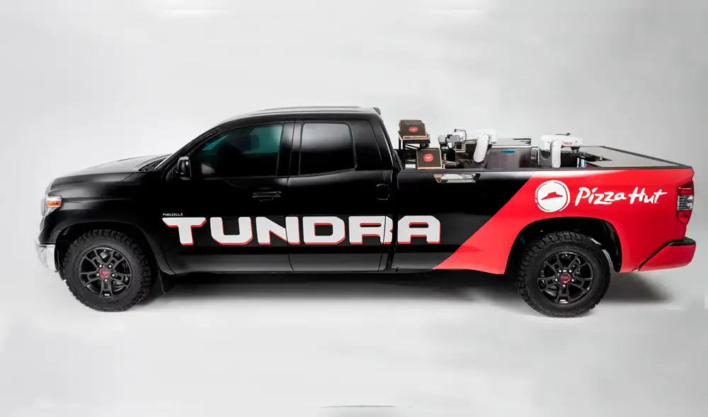 Pizza Hut y Toyota se unen para entregar pizzas en tiempo récord Pizza Hut y Toyota se unen para entregar pizzas en tiempo récord