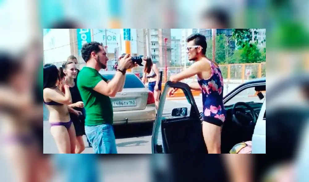 Desliza hacia la izquierda para ver las fotos del viral de Facebook, donde aparece un grupo de hombre vestidos con bikini. Desliza hacia la izquierda para ver las fotos del viral de Facebook, donde aparece un grupo de hombre vestidos con bikini.