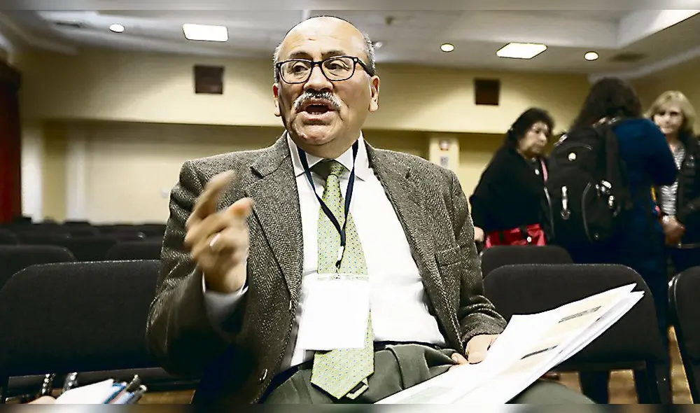 CARLOS SAAVEDRA CASTILLO 
MEDICO SPIQUIATRA PONENTE EN EL CONGRESO DE SPIQUIATRIA 